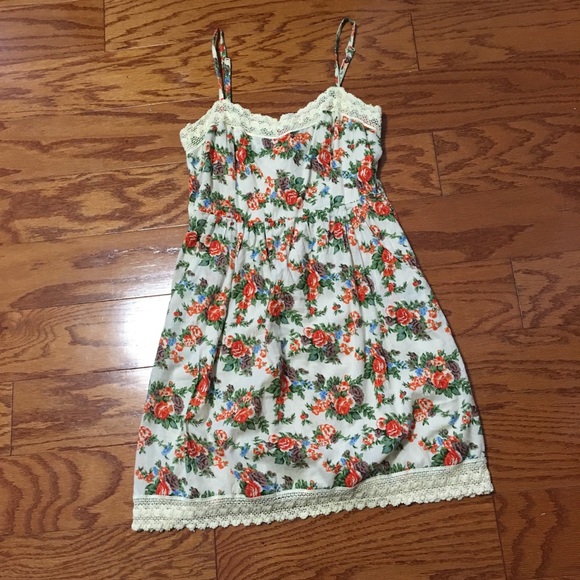 Forever 21 Dresses & Skirts - Forever 21 Floral Print Crochet Trim Dress